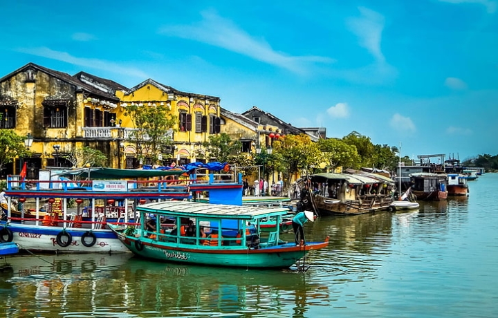 Xe riêng hay tour ghép: lựa chọn nào phù hợp?