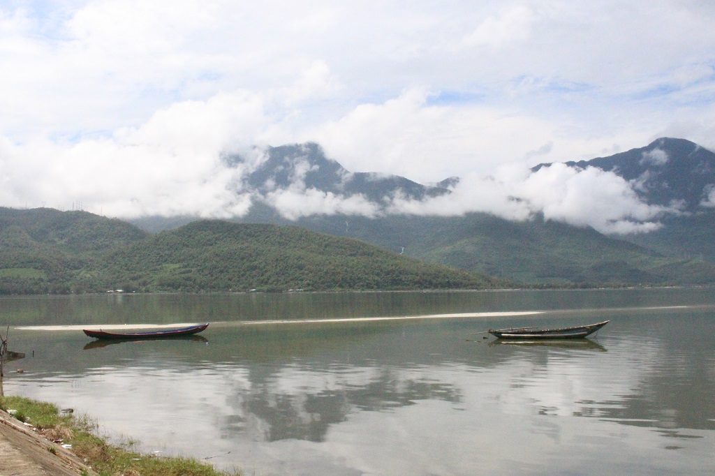 Private Trip with Driver from Hoi An/Da Nang to Hue via Hai Van Pass & Lap An Lagoon